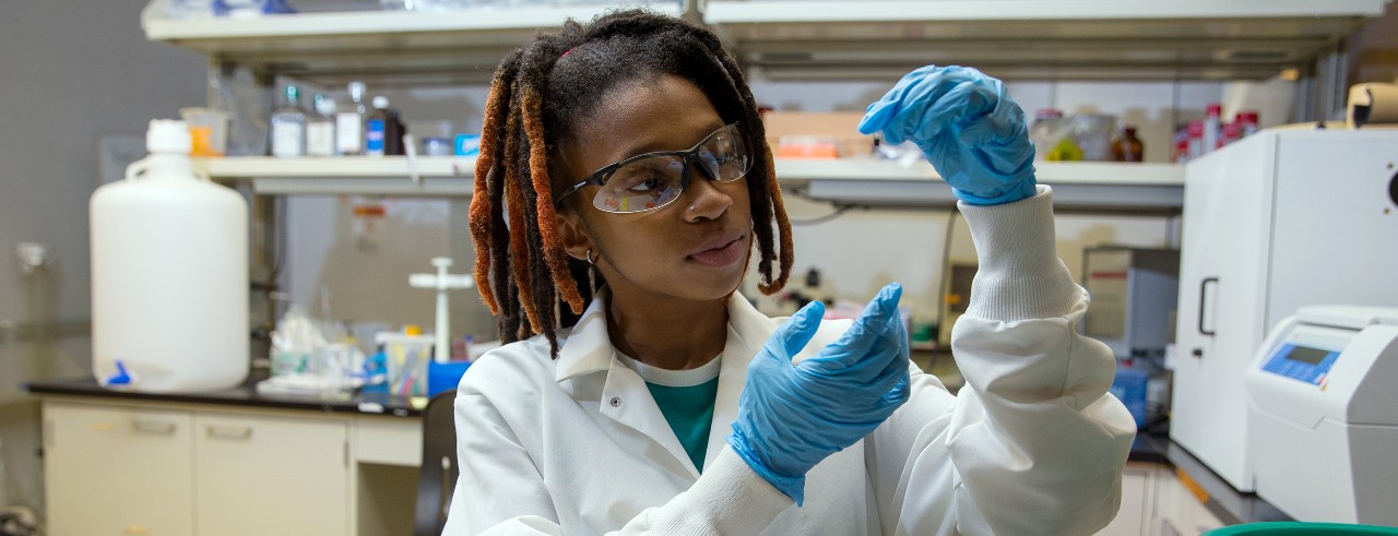 Sylmira Andrew, a first-generation college student in a UC college of medicine laboratory