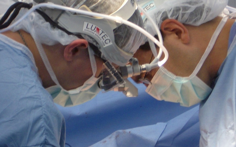 John Hutto, MD, and Joseph Giglia, MD, perform a vascular surgery procedure. 