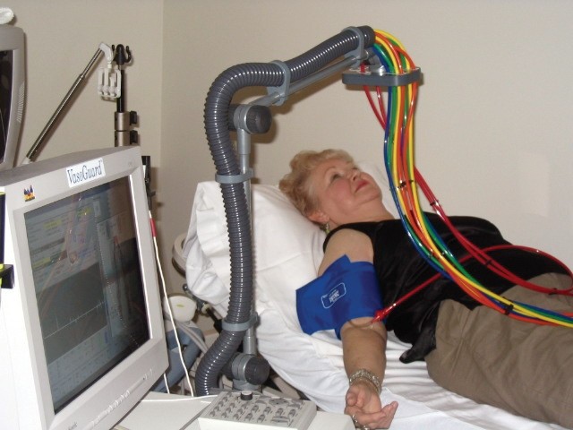 A patient undergoes a vascular screening.