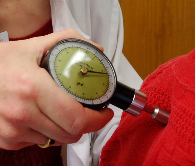 A dolorimeter can be used to gauge pain in fibromyalgia patients. 