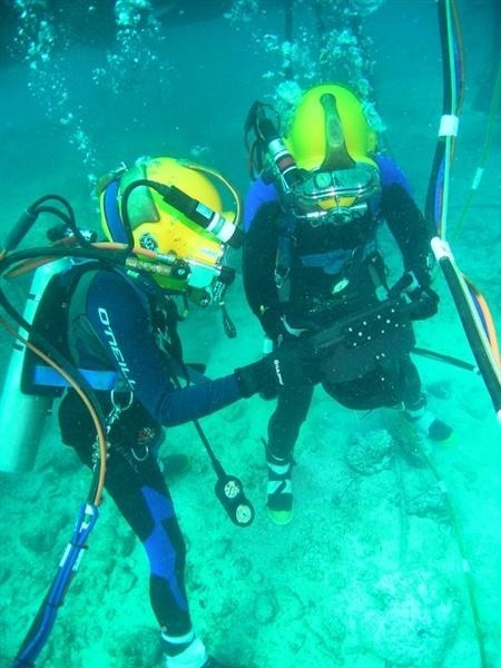 Astronaut Nicole Stott and Dr. Timothy Broderick perform a survey and mapping activities during the NASA NEEMO-9 mission.