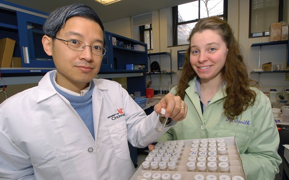 Kevin Li, PhD, pictured with graduate student Kelly Smith, is researching new methods to deliver treatments for nail fungus. 