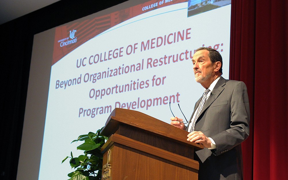 Thomas Boat, MD, dean of the College of Medicine, gave an update on the college to faculty and staff Tuesday, Oct. 29.