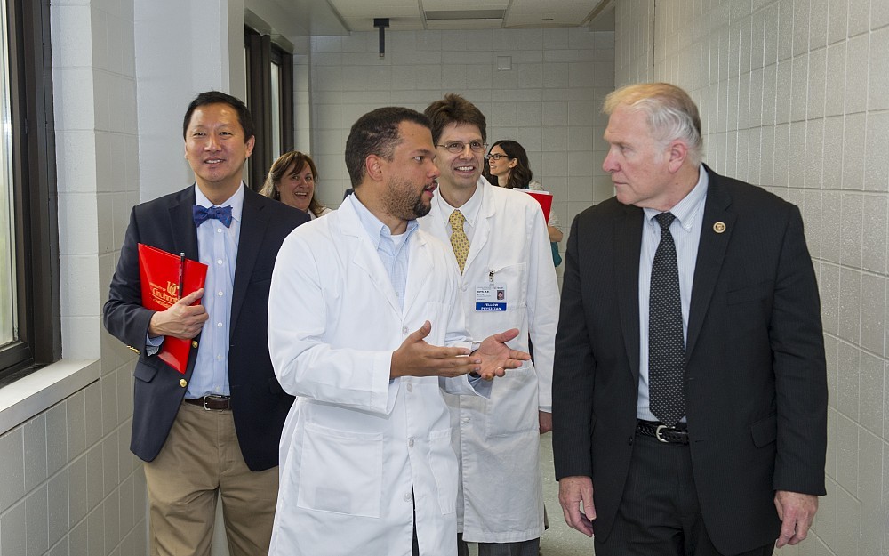 President Ono with Rassull Suarez, MD, and Jeffrey Huth, MD, both occupational medicine residents, walk and talk with Congressman Steve Chabot at the UC Kettering laboratory